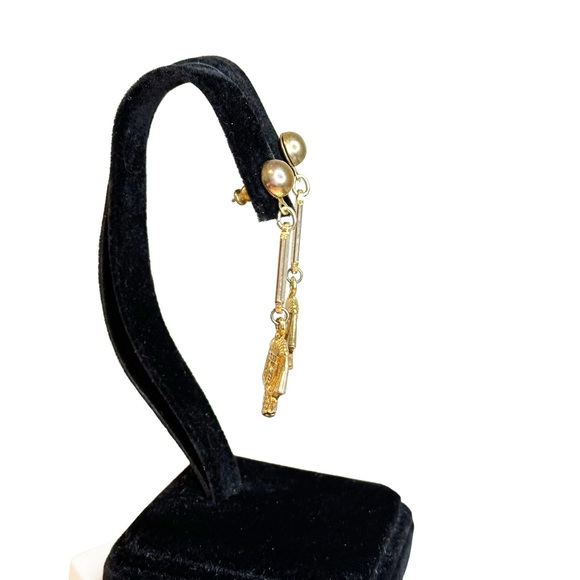 Vintage Egyptian Revival Pharaoh Gold Tone Pierced Drop Earrings - Picture 4 of 4